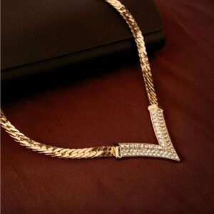 Elegant Gold Necklace with Crystal Accents